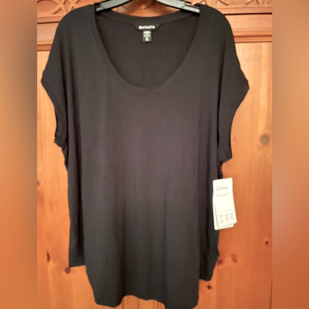 Women’s Athleta shirt
